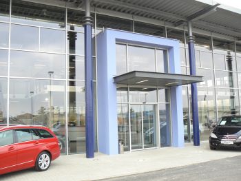 Kontaktní zateplovací systém-servisního a prodejního centra Mercedes Praha